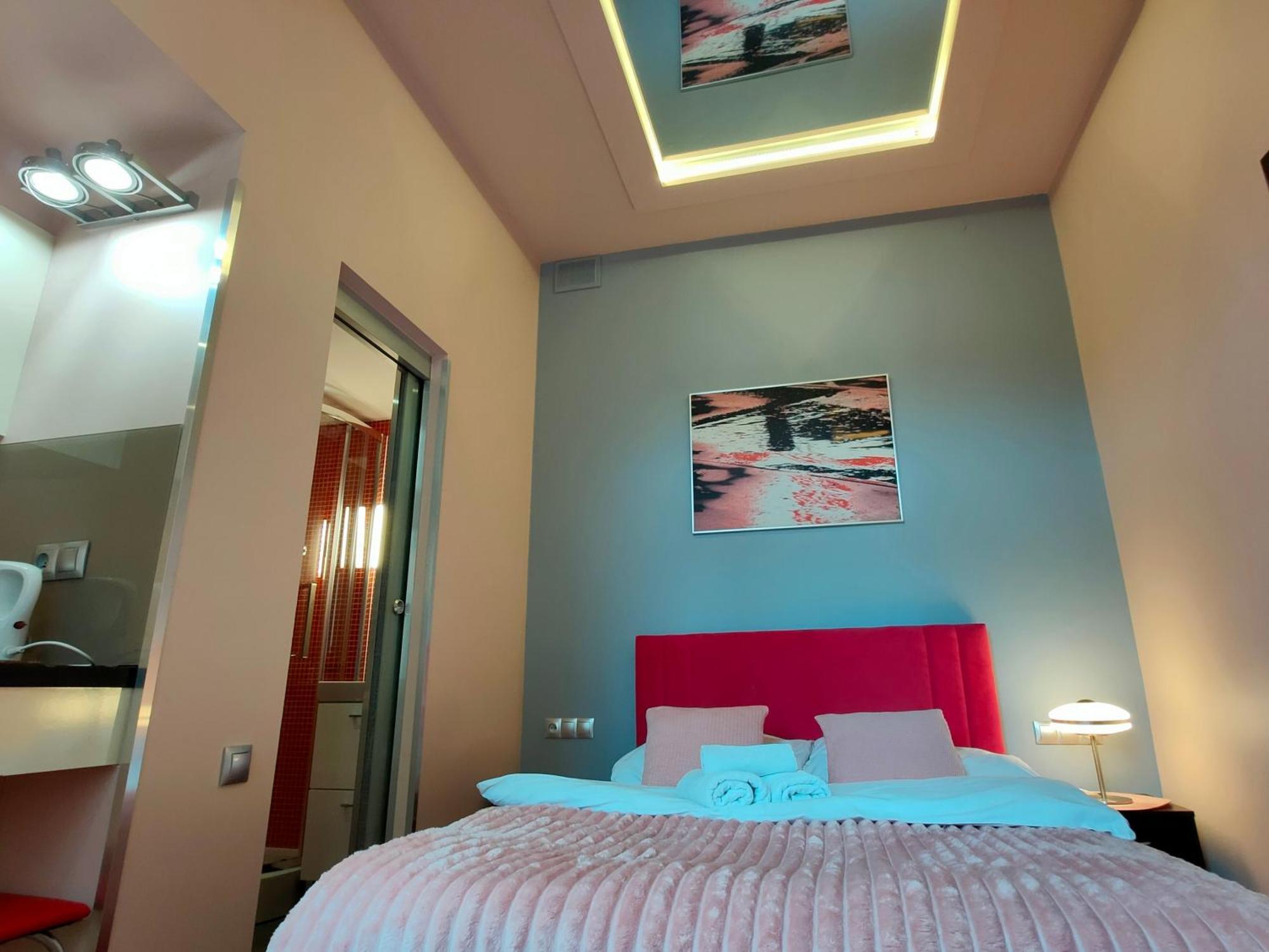 Mirror Pink Studio Apartment Kraków Eksteriør billede