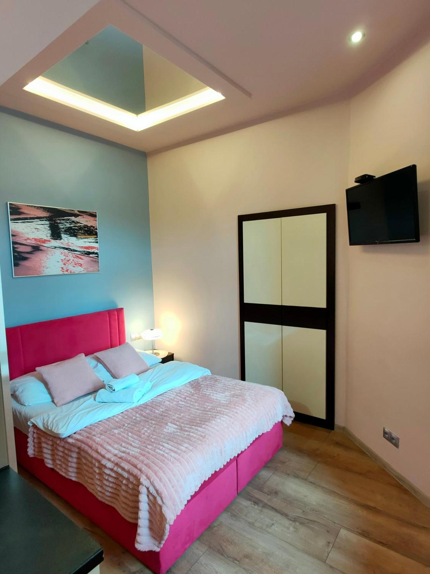 Mirror Pink Studio Apartment Kraków Eksteriør billede