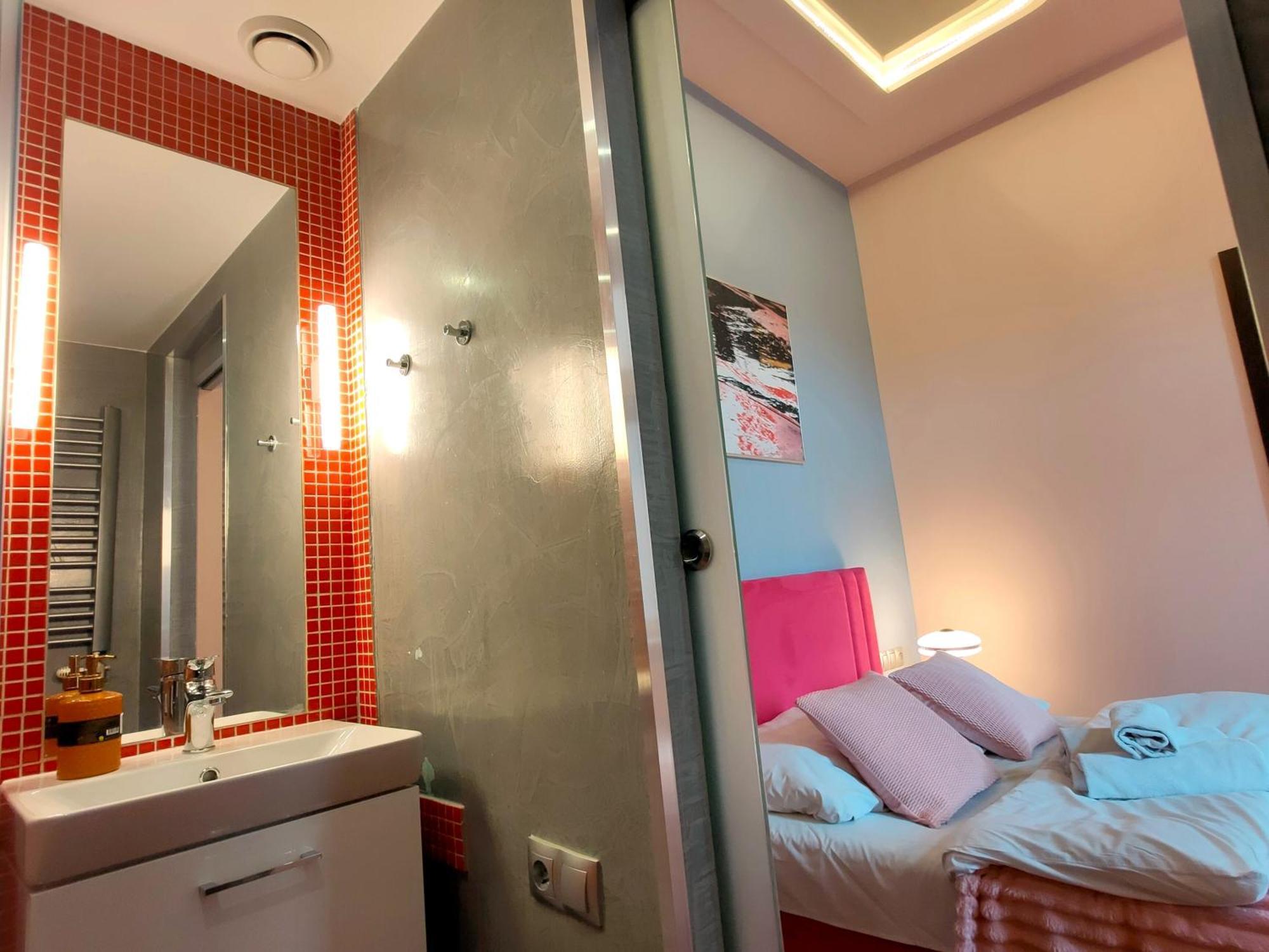 Mirror Pink Studio Apartment Kraków Eksteriør billede